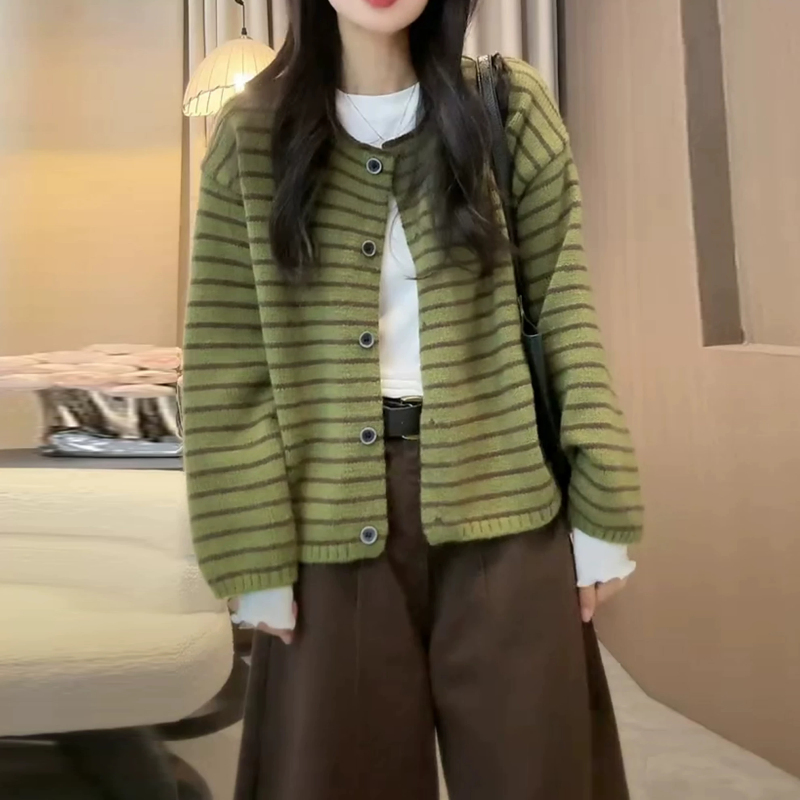 Korean Style Lazy Striped Knit Cardigan for Women, Early Autumn Round Neck Button-Up Jacket, Green Versatile Design Sweater Korean Style Lazy Striped Knit Cardigan for Women, Early Autumn Round Neck Button-Up Jacket, Green Versatile Design Sweater