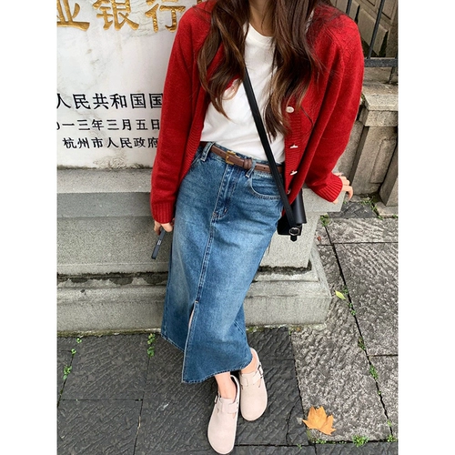 2025 Новый костюм красного платья для женщин весенним матчем с полным набором высококачественных наборов богатых богатых девушек.