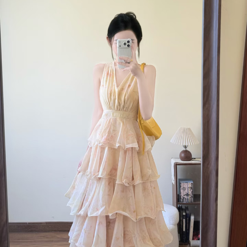 Outfits for Traveling on May Day, Beautiful Summer Slip Dresses for Women, 2026 Summer New Holiday Style Waist-Cinching Tiered Dress