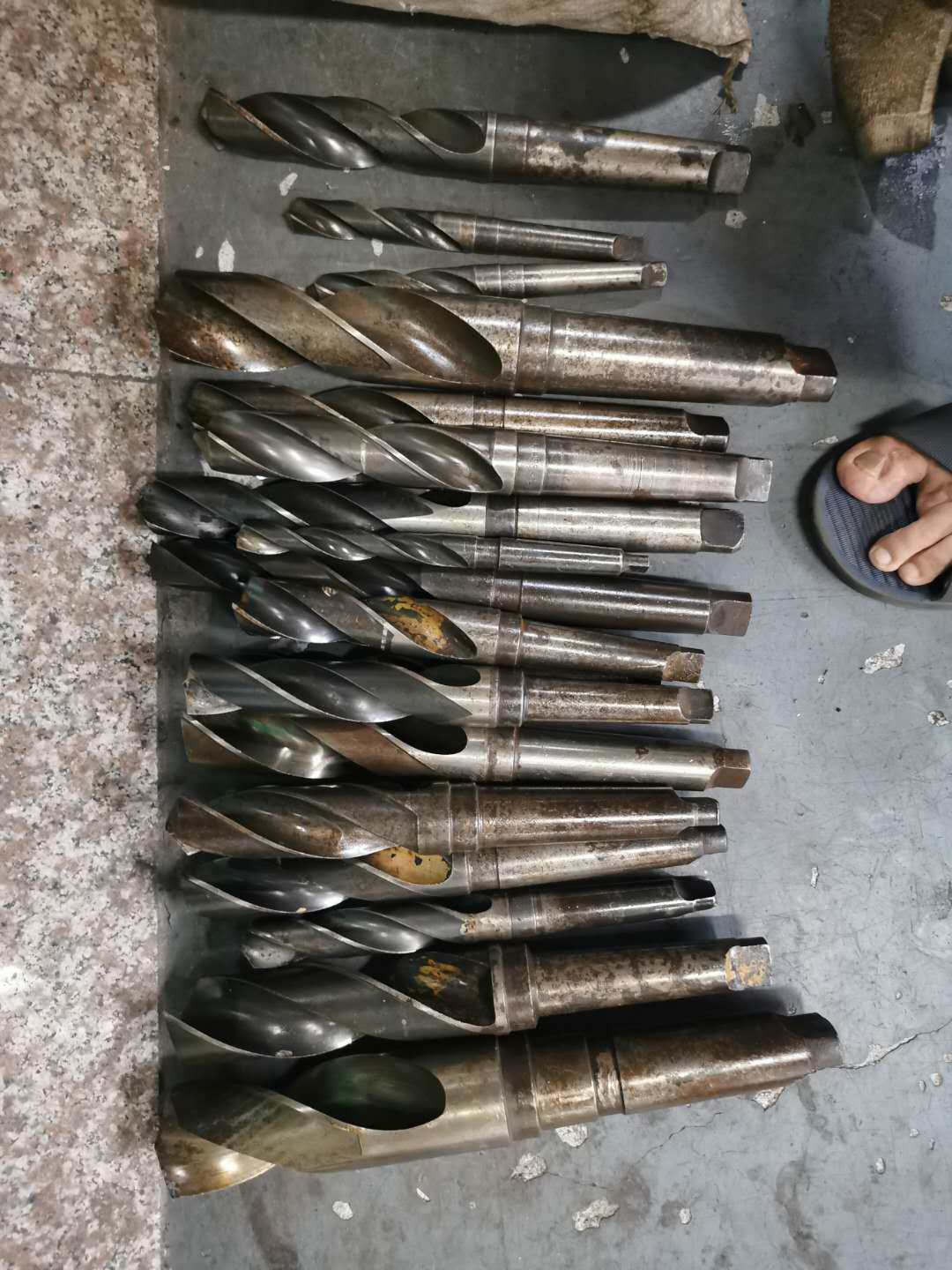 Imported second-hand Fujitsu taper shank twist drill with complete specifications