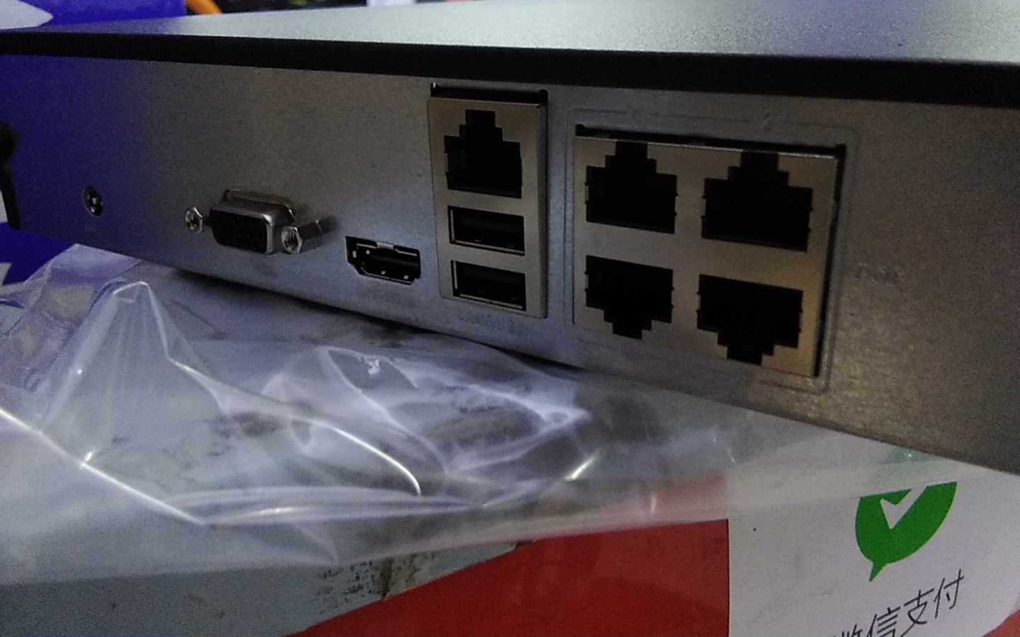 Sea Convisees Hard Disc Recorder 4-mouth Poe Switch to pick up 4 cameras Remote phones High picture quality cameras