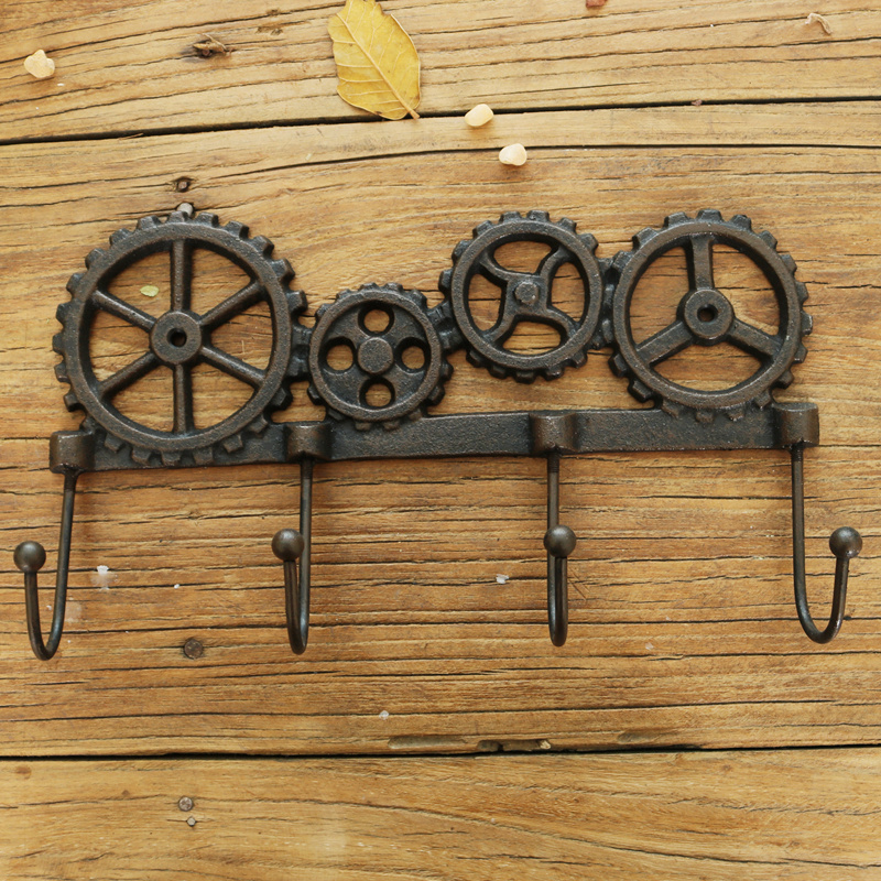 American Industrial Style Wrought Iron Decorative Hook, Creative Entryway Wall-Mounted Coat Hook, Practical and Unique Gear-Shaped Coat Hook