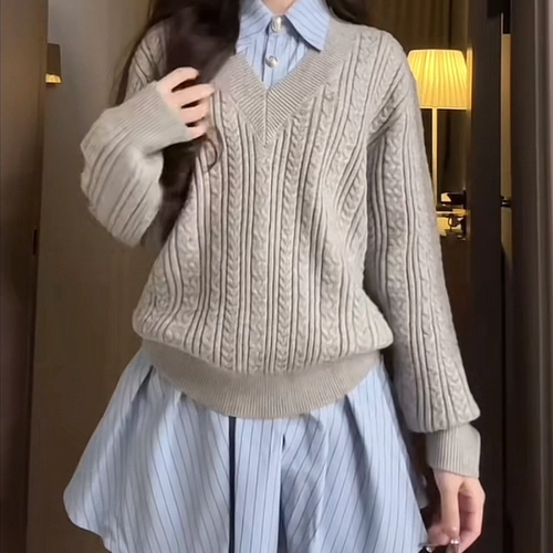 Лонгслив, свитер, базовая приятная телу синяя рубашка, комплект, с вышивкой, V-образный вырез, по фигуре