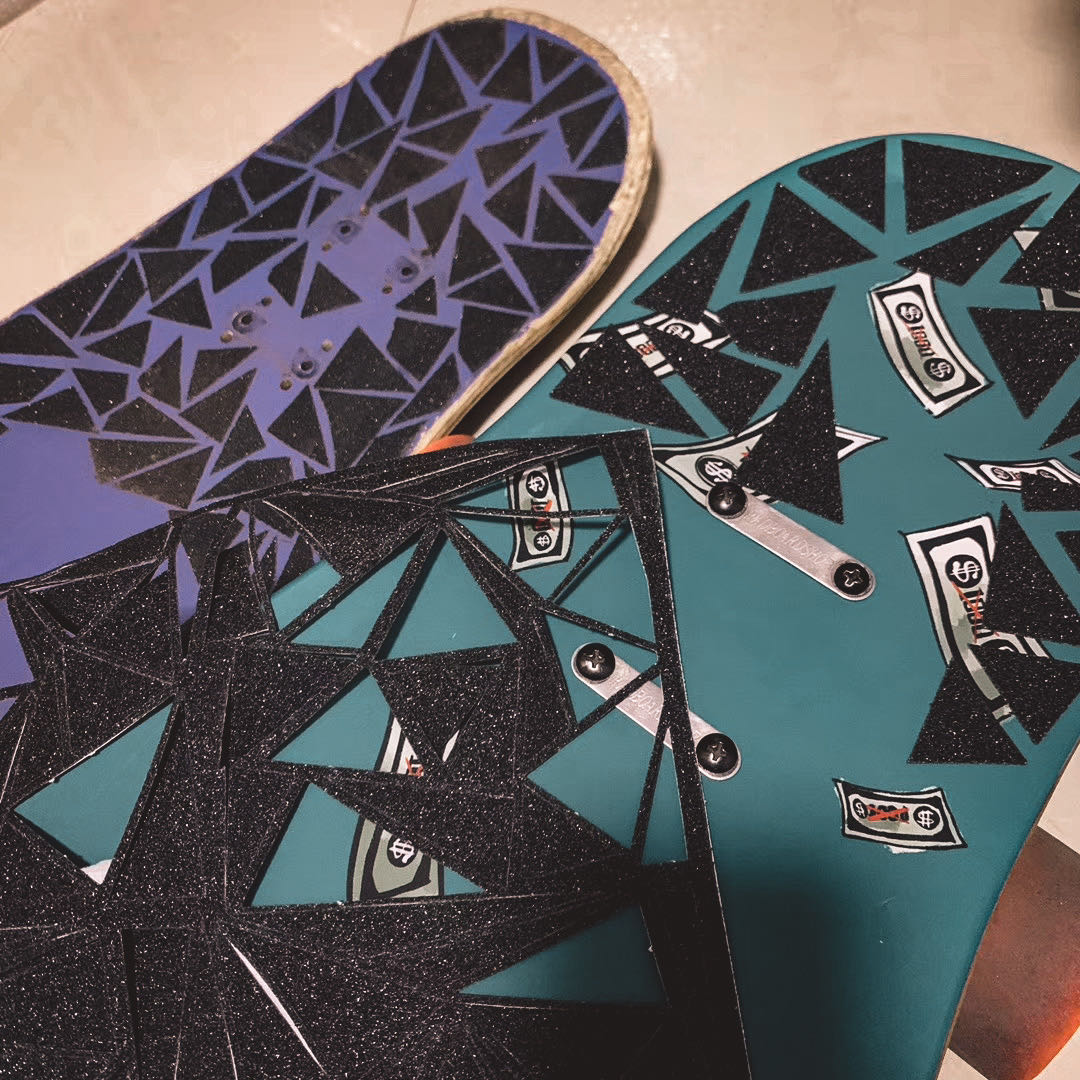 Hooly longboard transparent black small triangle crushed sand longboard dance board sequin sandpaper sandpaper sandpaper sandpaper