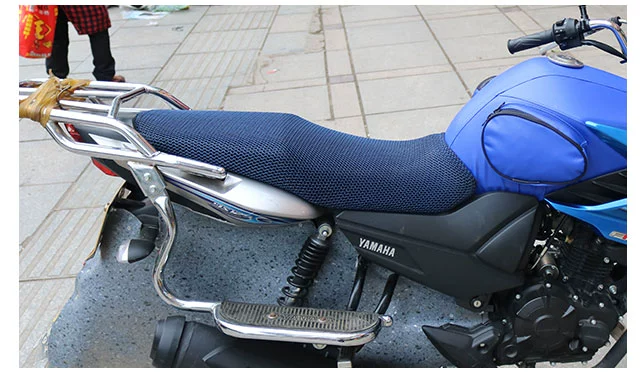 Yamaha bay đến YS150 125 bọc ghế xe máy tổ ong lưới chống nắng cách nhiệt bọc ghế - Đệm xe máy