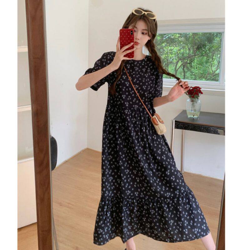 ラウンドネック、半袖、花柄のマキシ丈レディースドレス、2026年夏、洗練されたレトロなゆったりとしたスリムフィットの黒いシフォンドレス。