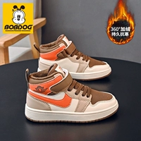 Бежевый стол зимы