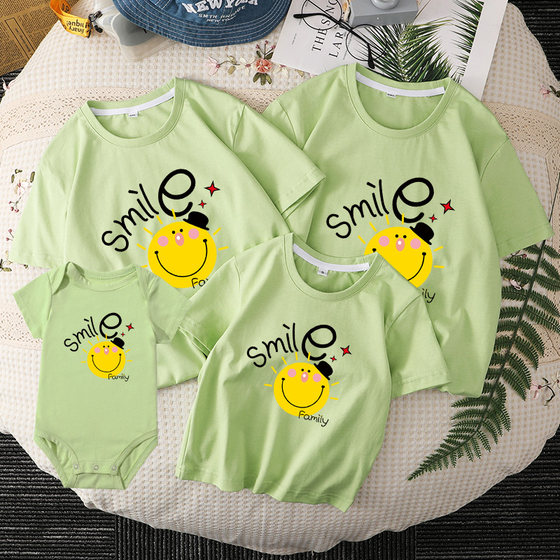 Internet celebrity parent-child outfits, fashionable mother-and-daughter fashion, family of three, four, summer wear, short-sleeved family wear, travel children's T-shirt