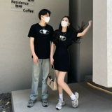 Летняя парная одежда для влюбленных, небольшая дизайнерская футболка с коротким рукавом, платье, юбка, тренд сезона, по фигуре