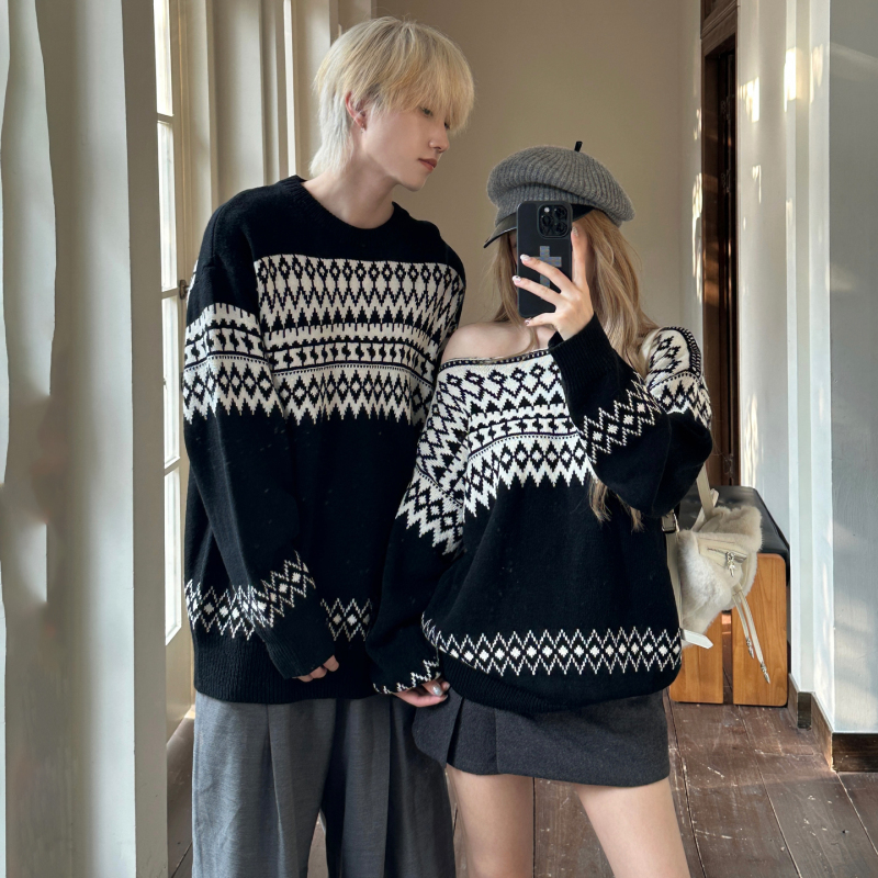 Fair Isle Sweater Couple Outfit 2026 Autumn and Winter Loose and Lazy Style Argyle Nordic Style Christmas Off-Shoulder Knitwear Fair Isle Sweater Couple Outfit 2026 Autumn and Winter Loose and Lazy Style Argyle Nordic Style Christmas Off-Shoulder Knitwear