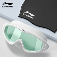 Белая черная плавательная шапочка