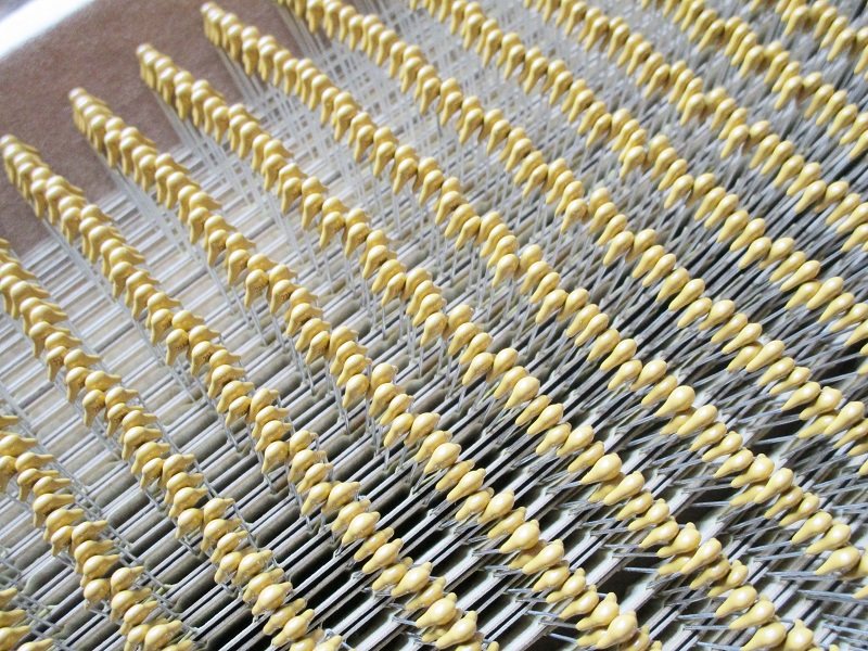 50v monolithic Capacitors 5 6PF 4 7PF 8 2PF 12PF 1NF 10NF boxed braid pitch P2 5mm