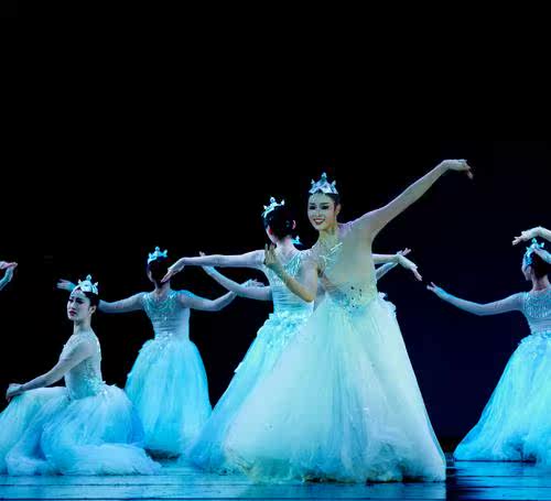 The award of the Classical Folk Dance Lotus Prize Mongolian 