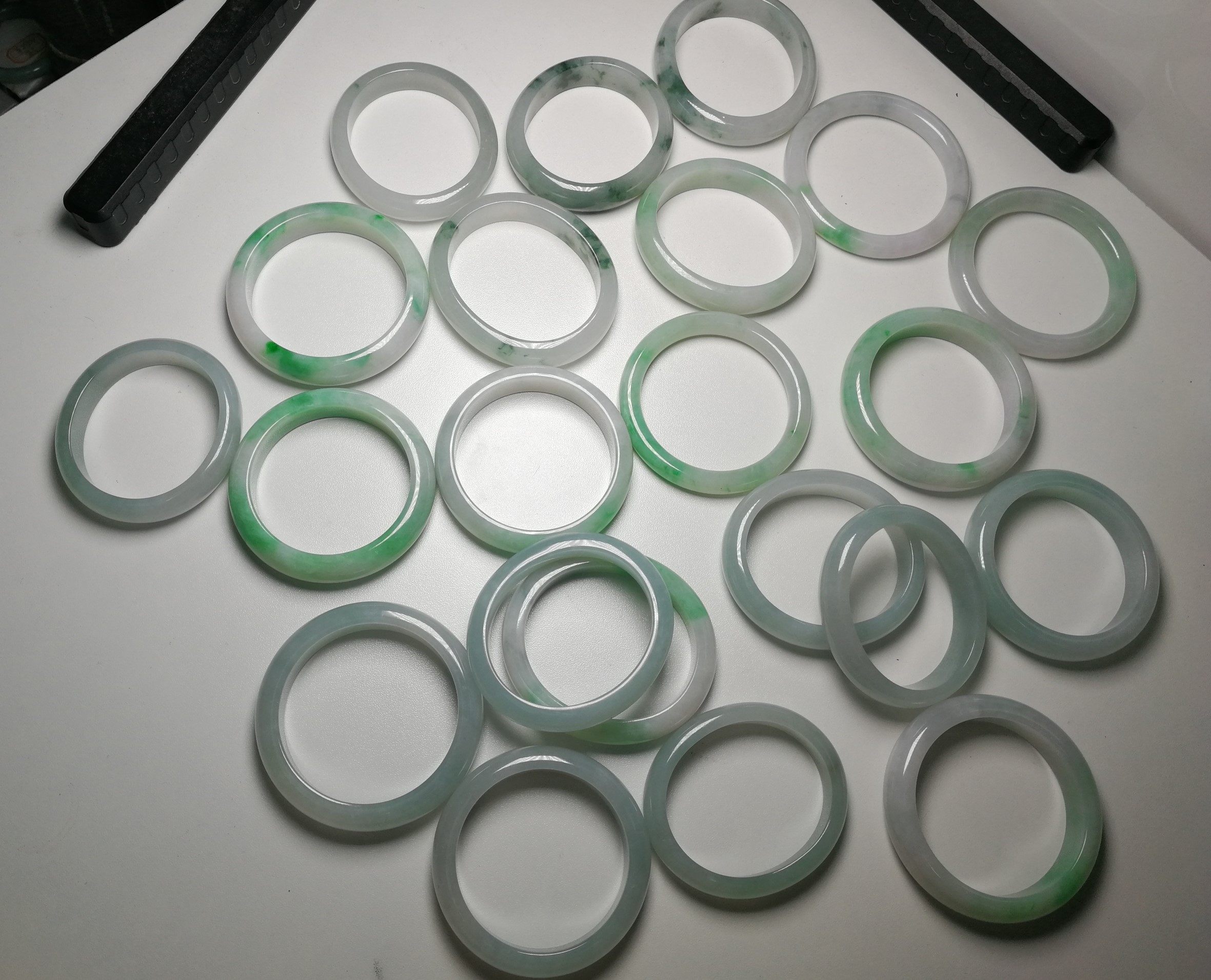 Myanmar emerald bracelet glutinous ice seed floating clear water yang green fidelity po A with certificate