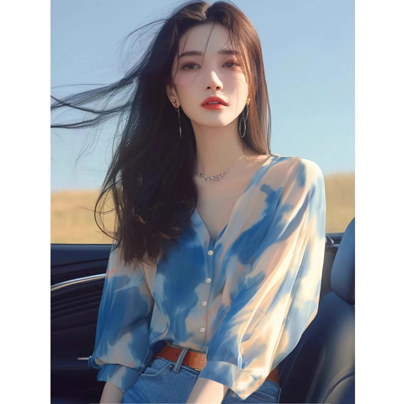 2026 Summer New Popular Unique and Beautiful Top with Niche Design and High-End Feel, Blue V-Neck Tie-Dye Shirt for Women 2026 Summer New Popular Unique and Beautiful Top with Niche Design and High-End Feel, Blue V-Neck Tie-Dye Shirt for Women