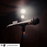 SF V7 Super -Hearted Moving Microfone Stage Stage Stage Stage Handheld Microphone Live Troadcast K Song лучше, чем SM58