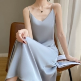 Летнее шелковистое платье, платье-комбинация, V-образный вырез, по фигуре