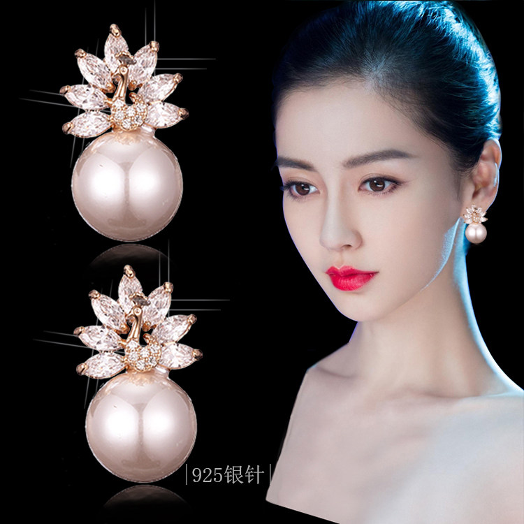 Star with the same pearl earrings female Korean simple wild 925 silver needle short earrings net red temperament earrings tide