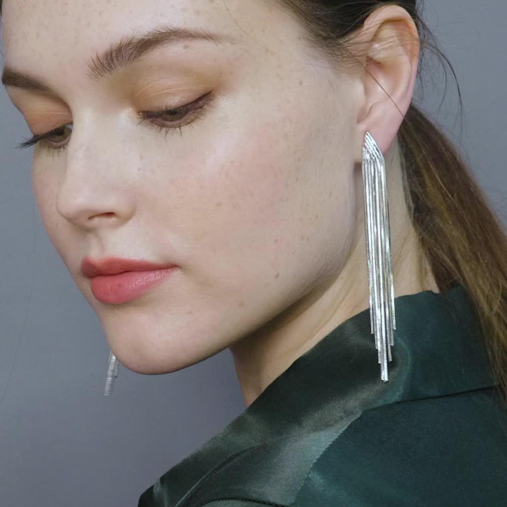 The long stream of Su - ring silver needle female in 2023 Korea high - quality ear nail ear crash appears small