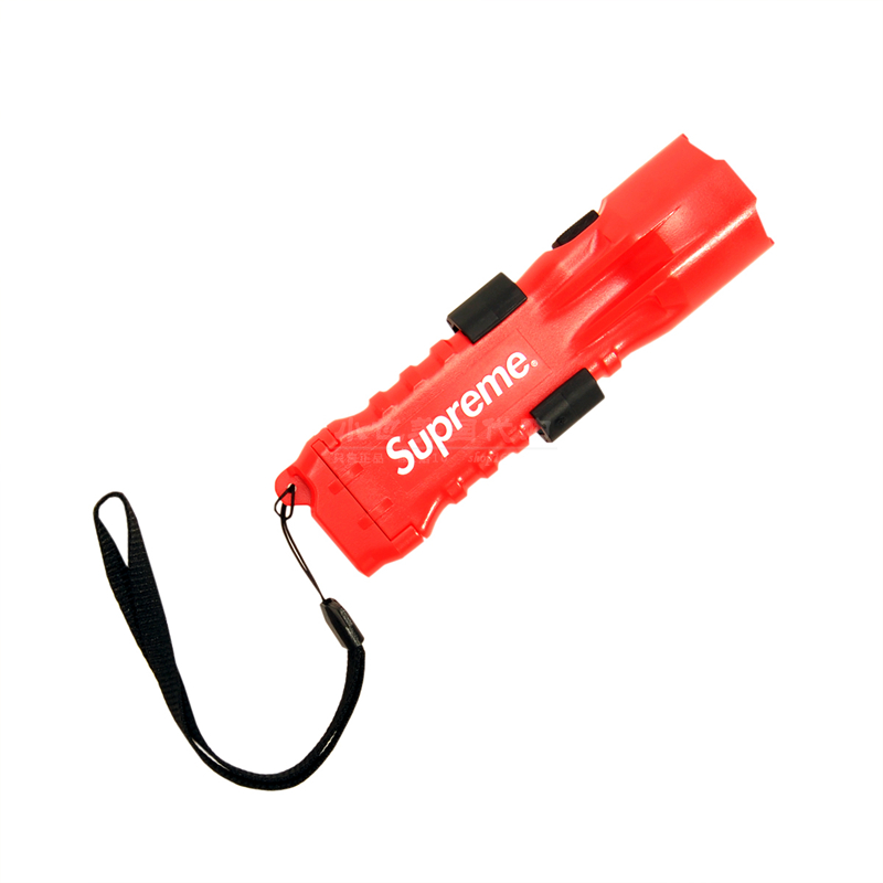 Supreme x Pelican 3310PL联名手电筒：🔥露营必备神器，让你夜行