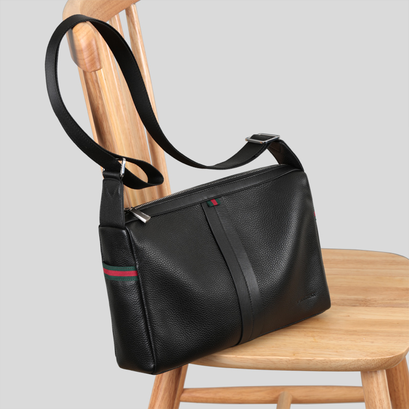 Single shoulder bag Male cross section Men's inclined satchel genuine leather Large capacity Business commuter Shoulder Bag Bull Leather Bag bag