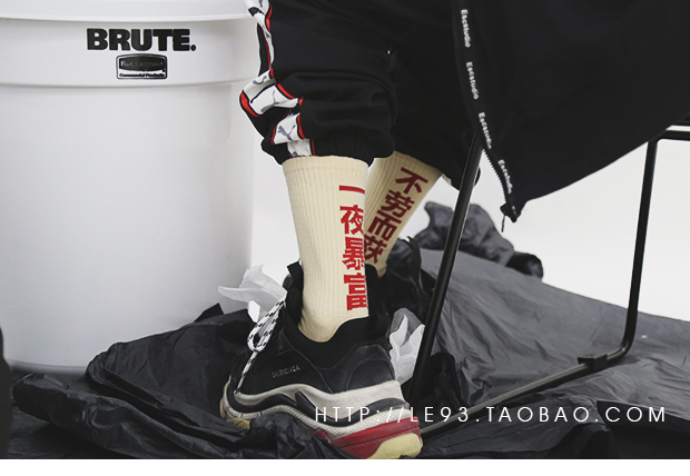 Tide thương hiệu INS phong cách lớn màu đỏ Trung Quốc vớ năm mới cá tính ván trượt ống cotton vớ nam và nữ vớ thể thao tất bông xù nam