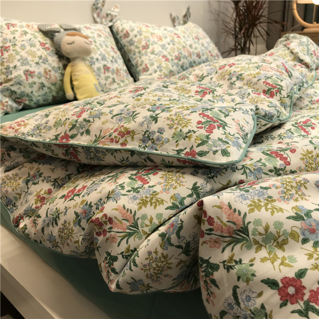 Four-piece set of American pastoral small floral bed