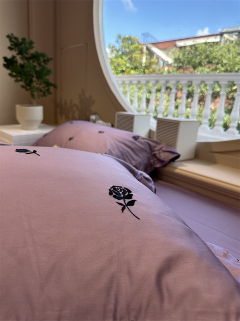 Light luxury and comfortable 100 pieces embroidered purple rose girl ruffle four-piece set cotton 1.5m1.8 meters bed sheet and quilt cover