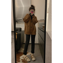 viiwen is comparable to a coat with high density high - gram high - density knitting and warm pocket sweater and winter coat