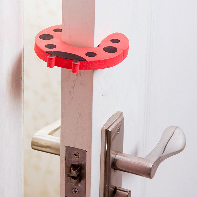 Door top free punching Shaanxi clip hand child safety card door clip anti-collision door gear door blocking anti-closing door