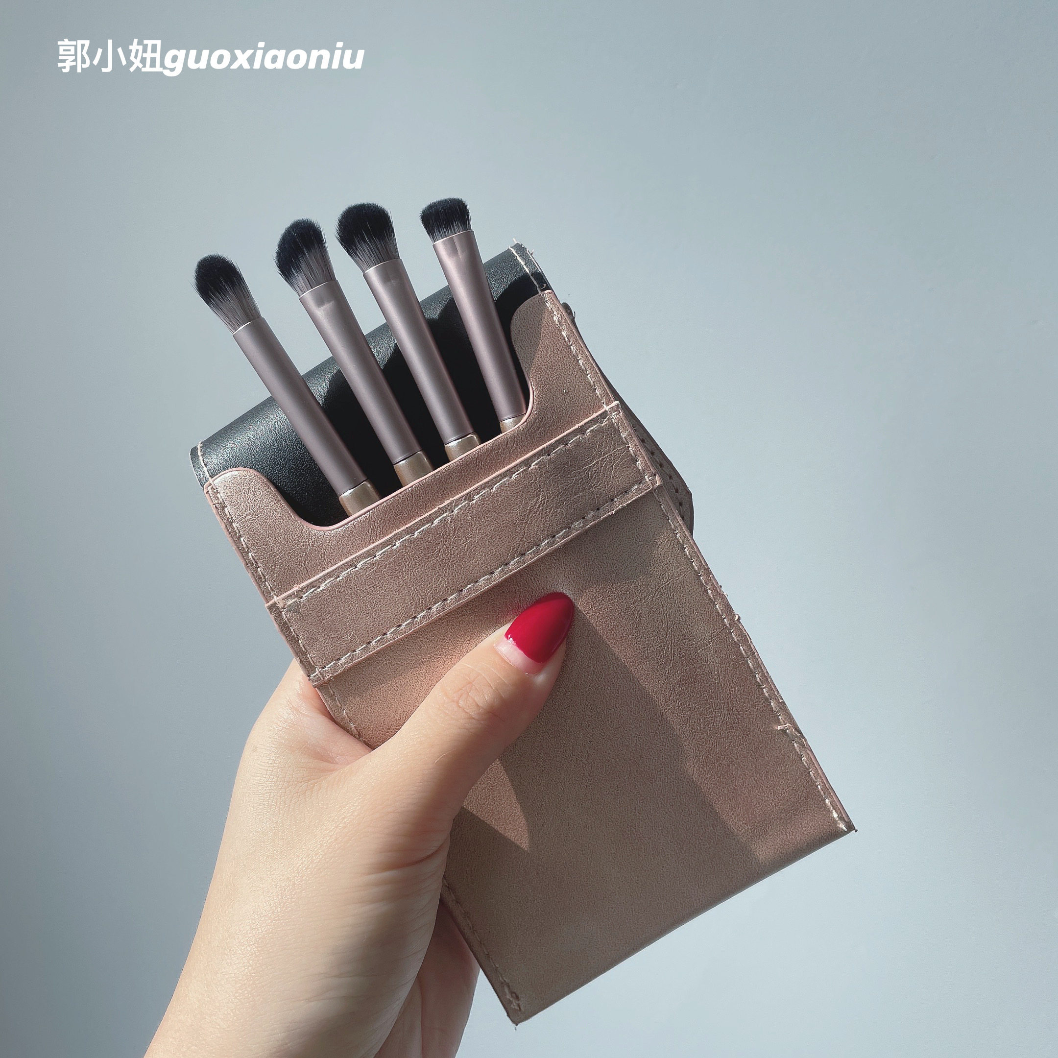 Guo Xiaochick Eye Shadow Brushed suit Cangzhou Little grape portable eye brush Makeup Brush soft Mao Four-support Delivered Brush Bag