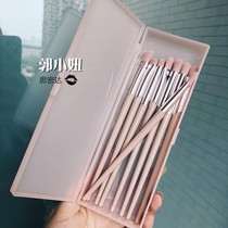 Guo Xiaoxiu sent the storage box bean powder Weijing Silk eye shadow brush brush brush dizzy brush nasal brush eight eyes