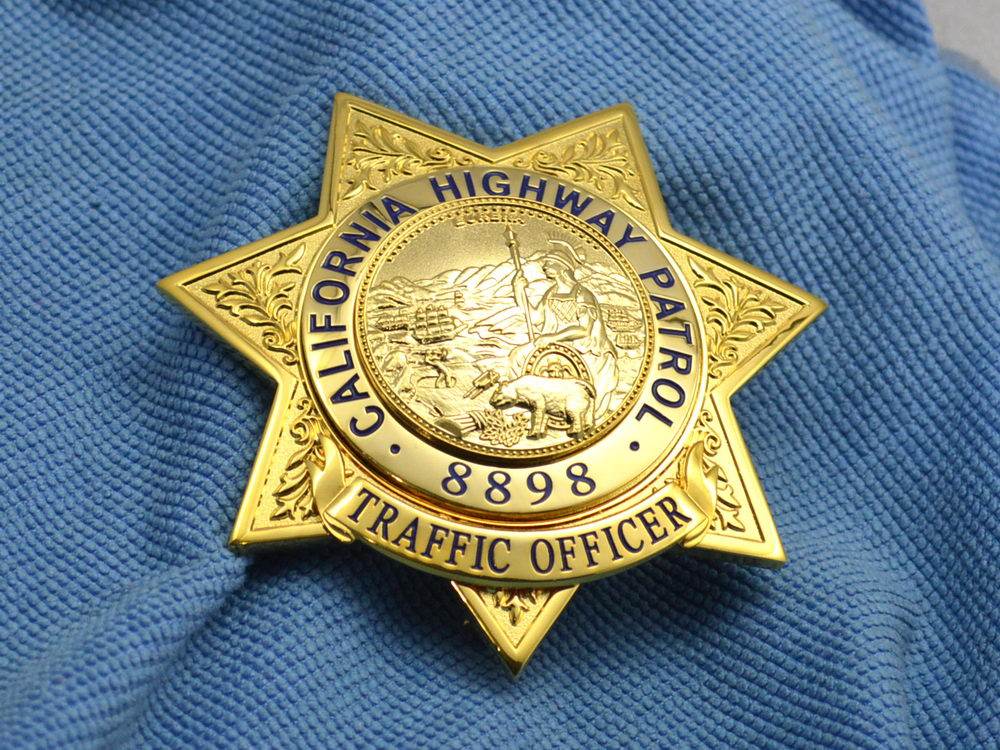 US California Highway Patrol CHP TRAFFIC OFFICER metal badges 8898 