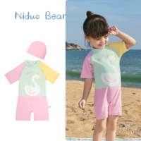 Светло-розовый лебедь