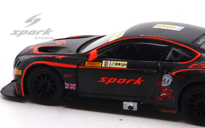1:64 Spark Bentley Continental GT3 2015 Macau GP FIA GT World Cup