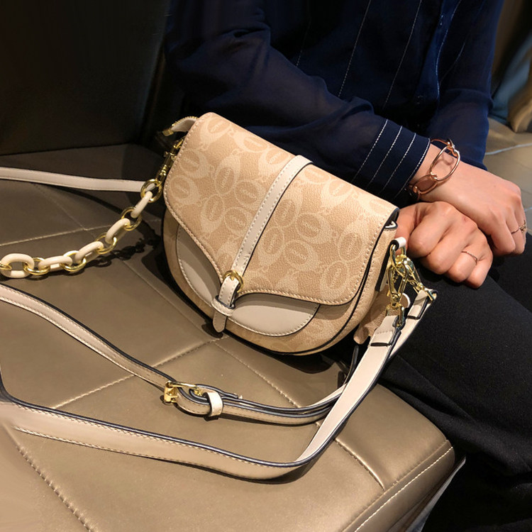 High-end Pet Backpack One Shoulder Messenger Armpit Multifunctional Bag Clearance Leakage Semicircle Cake Bag Self-priming Buckle Bag