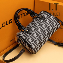 Hong Kong 2021 handbag Boston cat litter bag Pillow bag High-end sense large capacity crossbody microphone