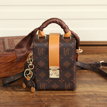  High-end mini mobile phone bag womens new pet handbag shoulder messenger bag summer wild small square bag