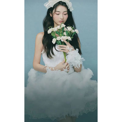 Travel photography, light wedding dress, small tuxery, feather puffy skirt, short stage performance, birthday party, high-end strapless coming-of-age gift