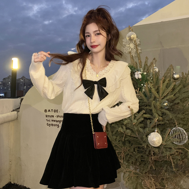 V-neck lace shirt women's 2022 spring new French ruffled niche bow temperament long-sleeved top