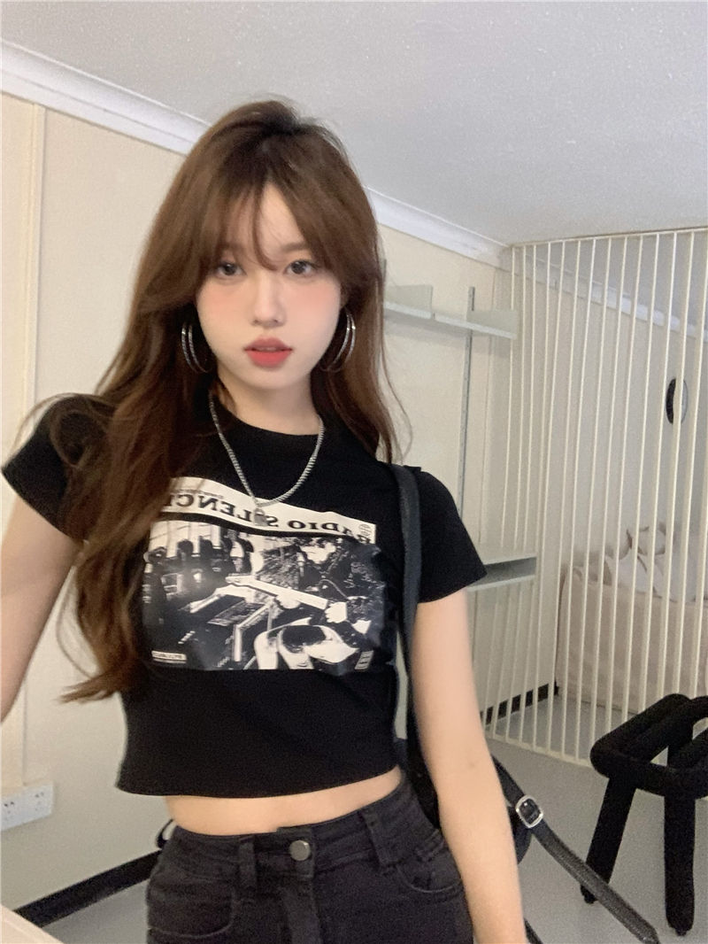 Black printed short sleeve T-shirt summer in hot American style short design Sense niche repair slim tops