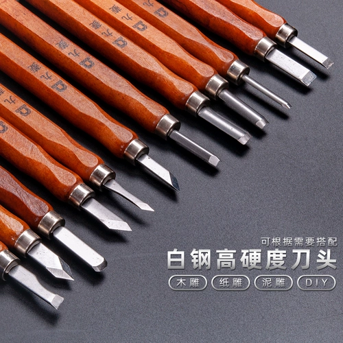 Корневая печать на дереве.