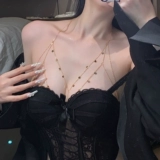 Странная мать -в -чередую цепь грудиной цепь Европа и Америка.