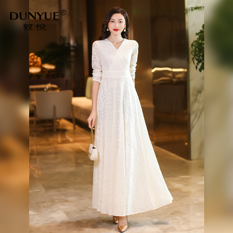 Dun Yue's New Lace V-Neck Long-Sleeve Flared Dress in Off-White, Slim-Fitting, Flattering, Fashionable Long Dress for Women