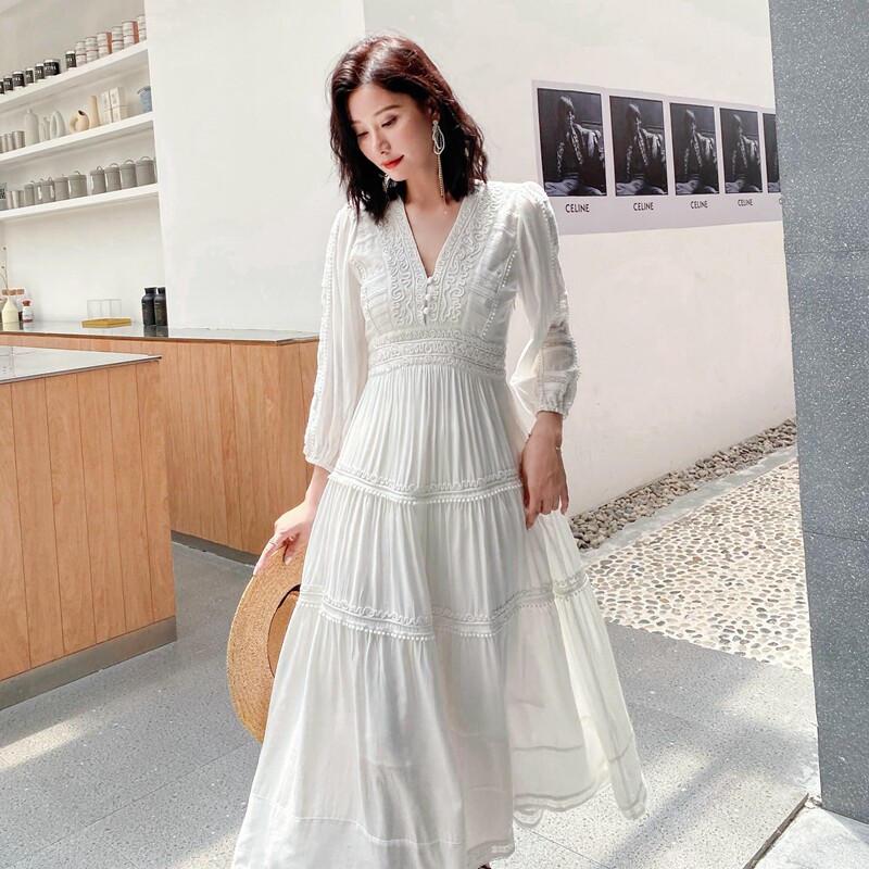 New face-style small crowdcasserin white dress Dress Fairy Supersenson Ensemble of autumn with red V collar Long dress Heavy Industries-Taobao