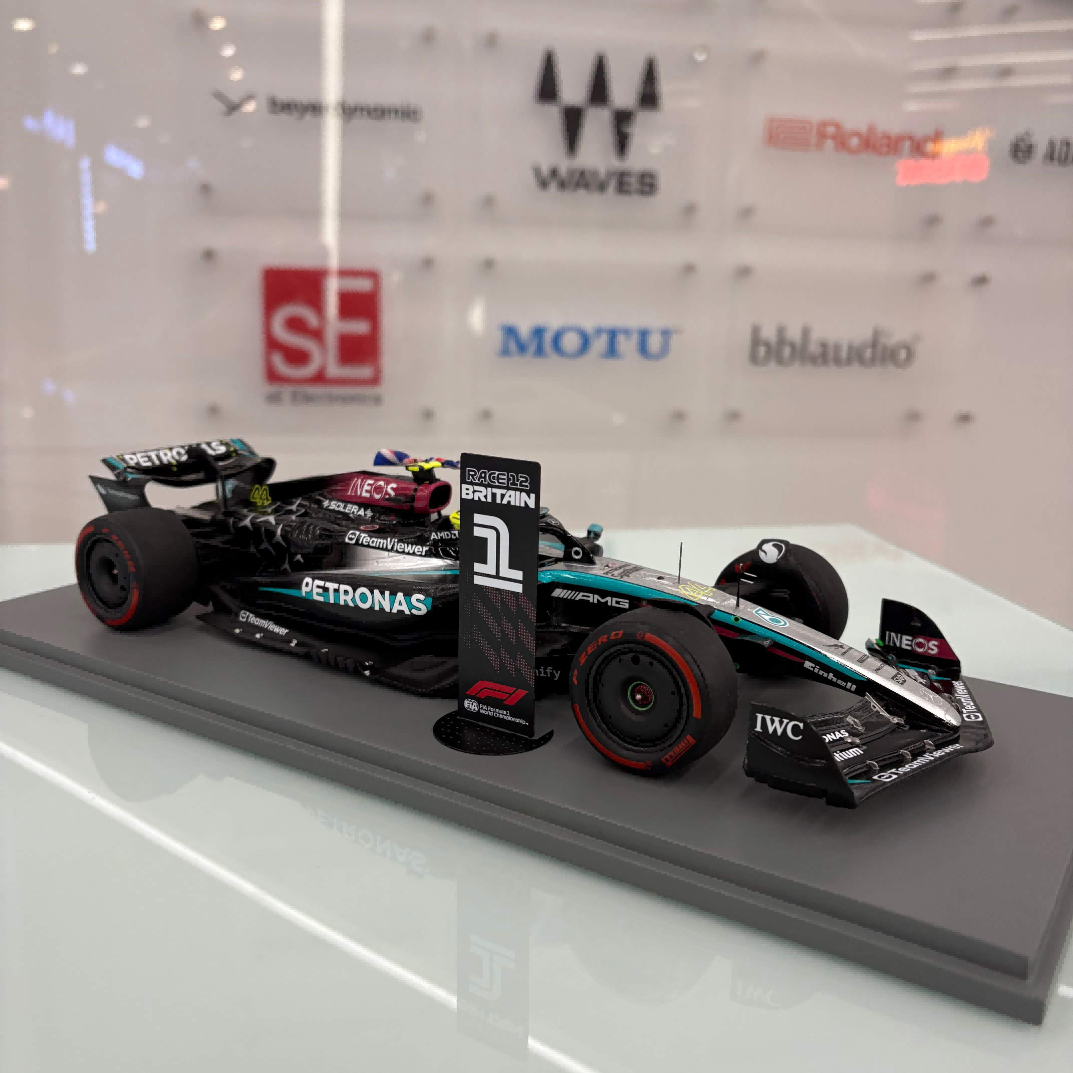 现货1:43 Spark汉密尔顿2024英国站举旗版奔驰AMG W15 F1车模:收藏级赛车模型,竞速迷必入!-火车-淘宝好物网