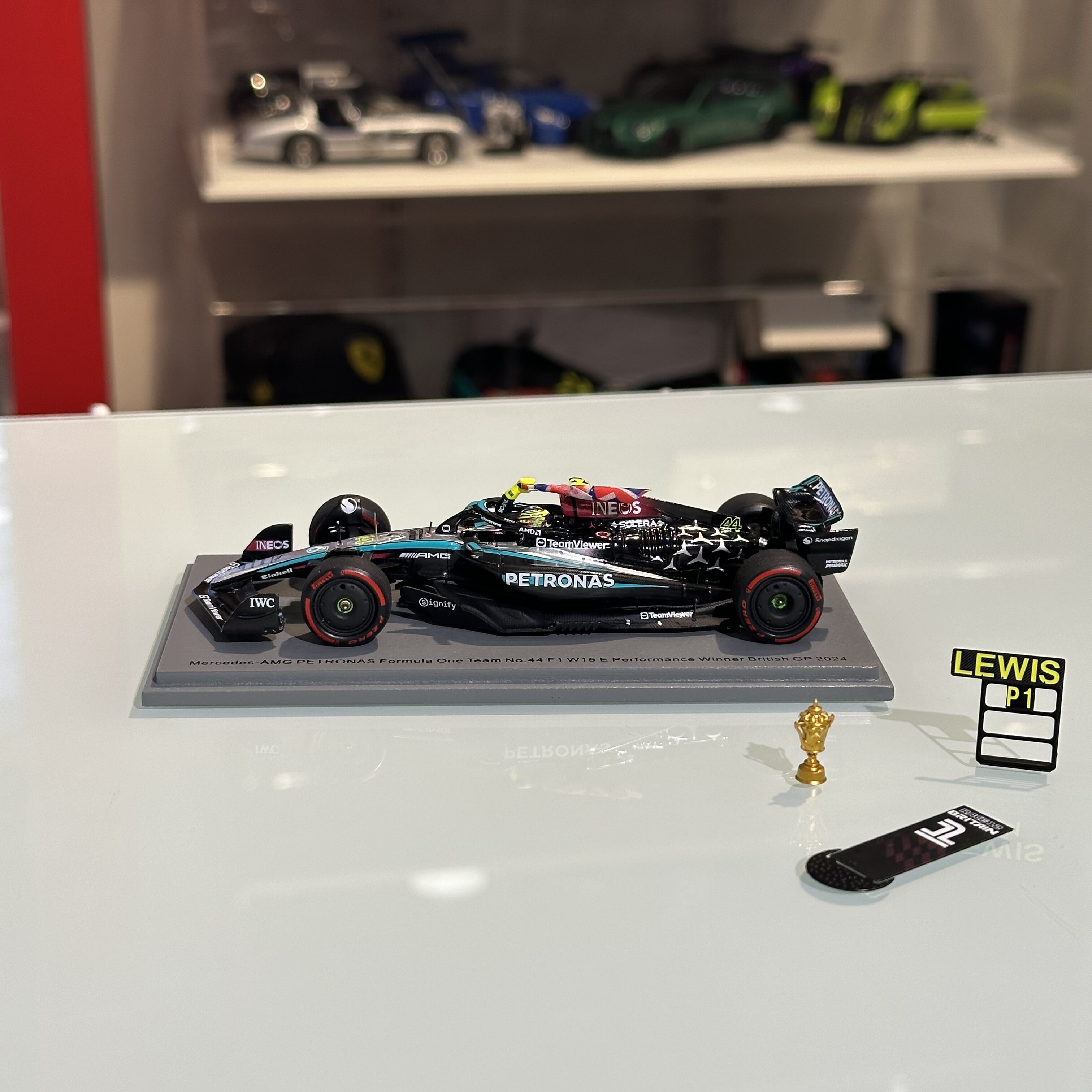 现货1:43 Spark汉密尔顿2024英国站举旗版奔驰AMG W15 F1车模:收藏级赛车模型,竞速迷必入!-火车-淘宝好物网