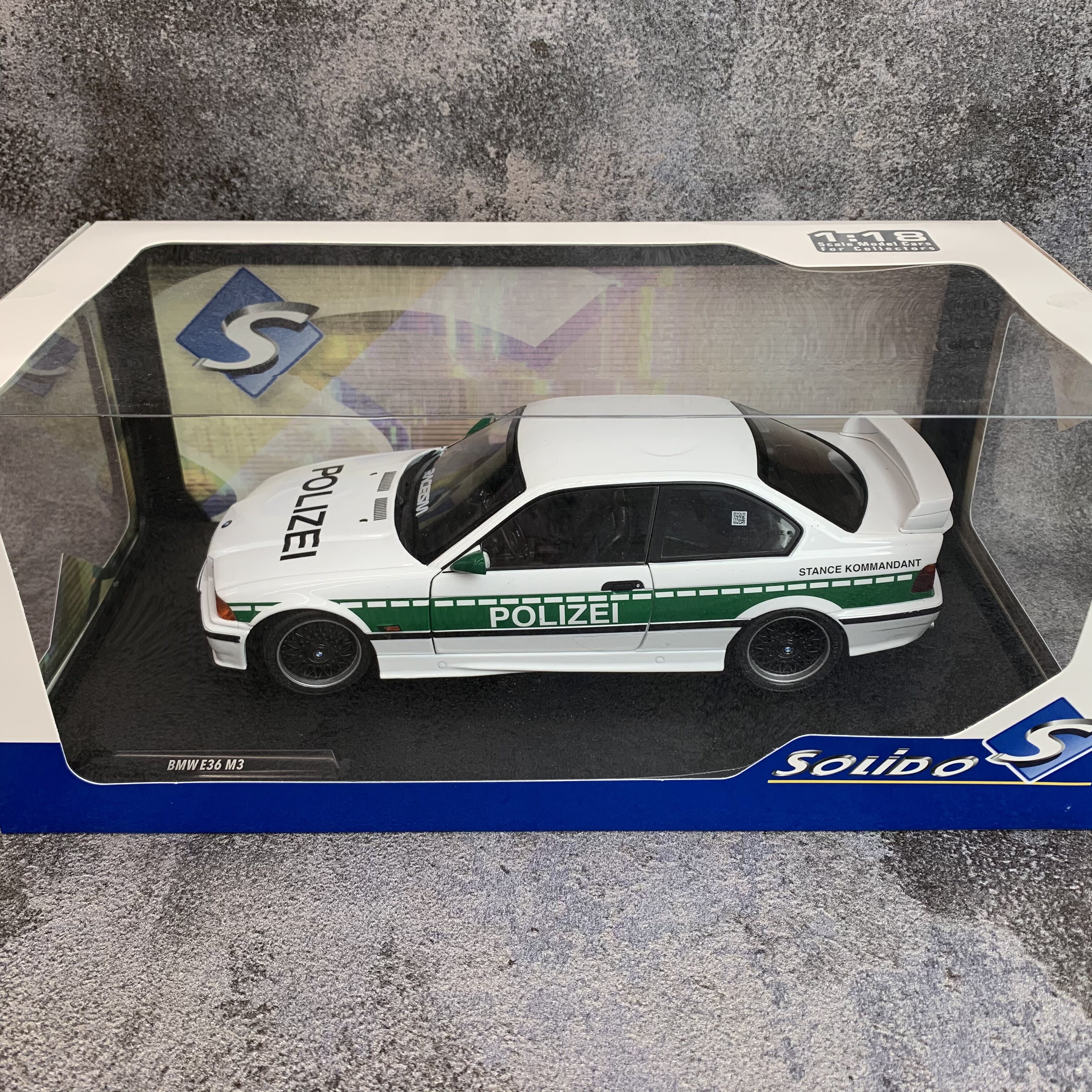 Miniature Solido 1:18 – BMW E36 M3 Coupé Police – Voiture Die-cast – Détail Soigné – Idée Cadeau Collectionneur – Dès 14 Ans