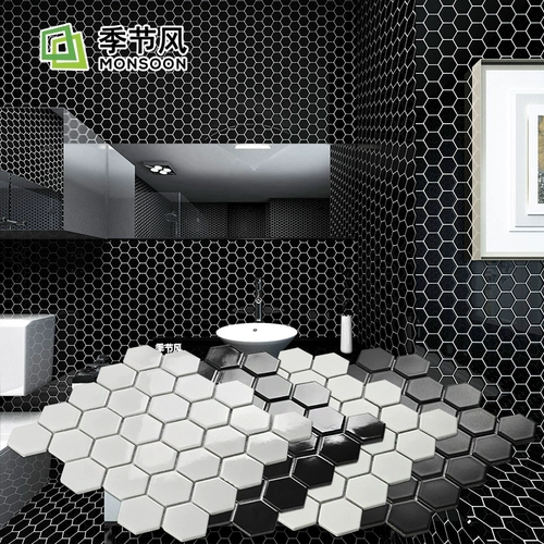 Черно -белая средняя мозаичная плит