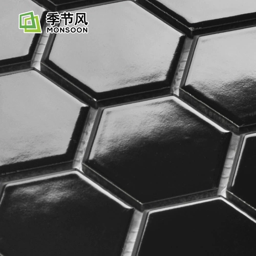 Черно -белая средняя мозаичная плит